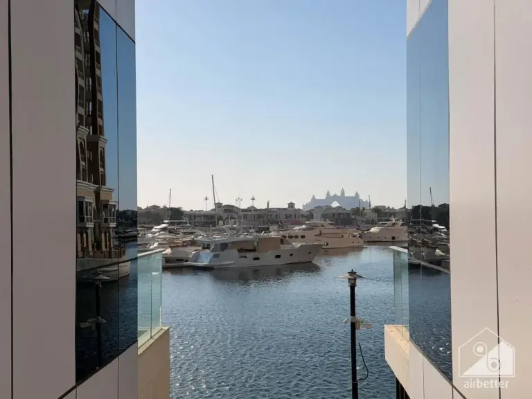 Impresionantes vistas al puerto deportivo desde Ultra Luxury Oceana Palm Private Beach Pool Access, Dubái