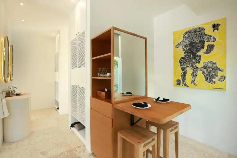 Dining area with mirror at Uma Sapna Seminyak