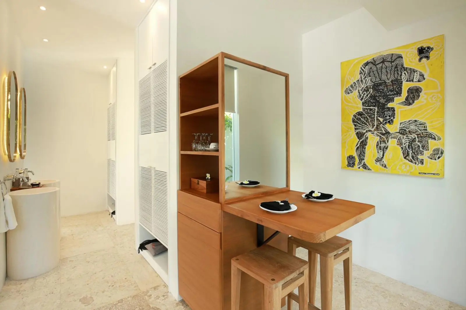 Dining area with mirror at Uma Sapna Seminyak