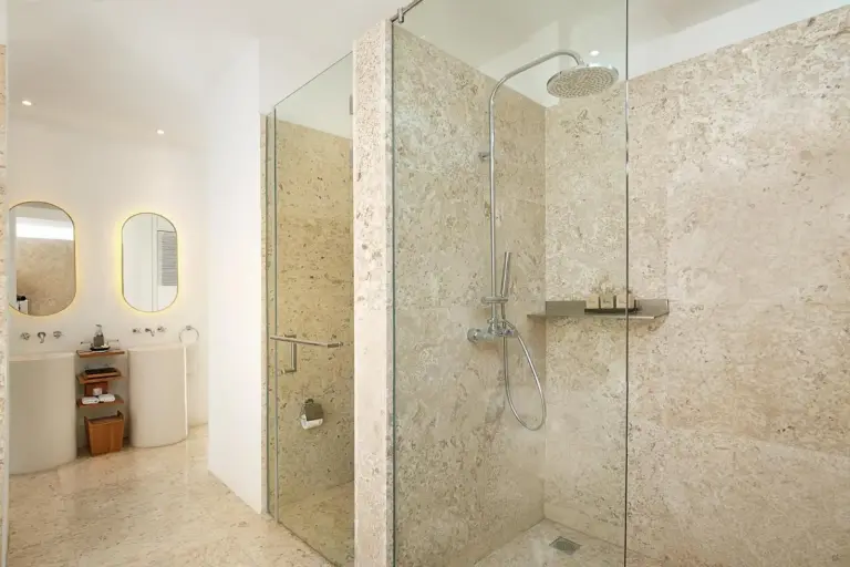 Shower facilities at Uma Sapna Seminyak