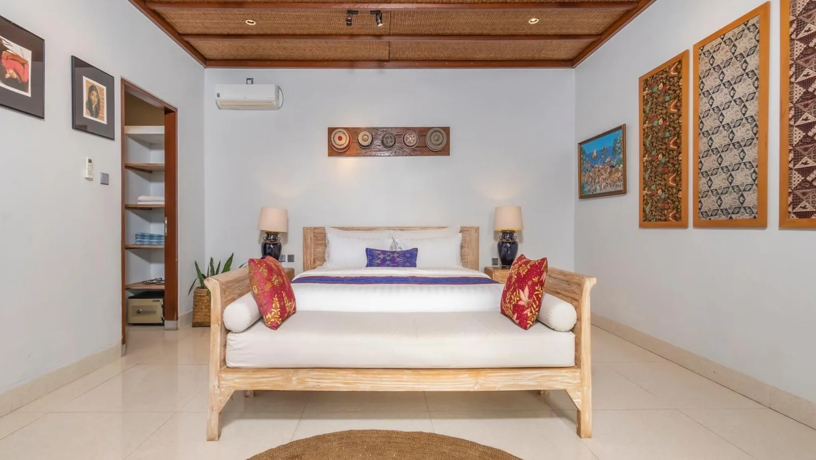 Deluxe Bedroom