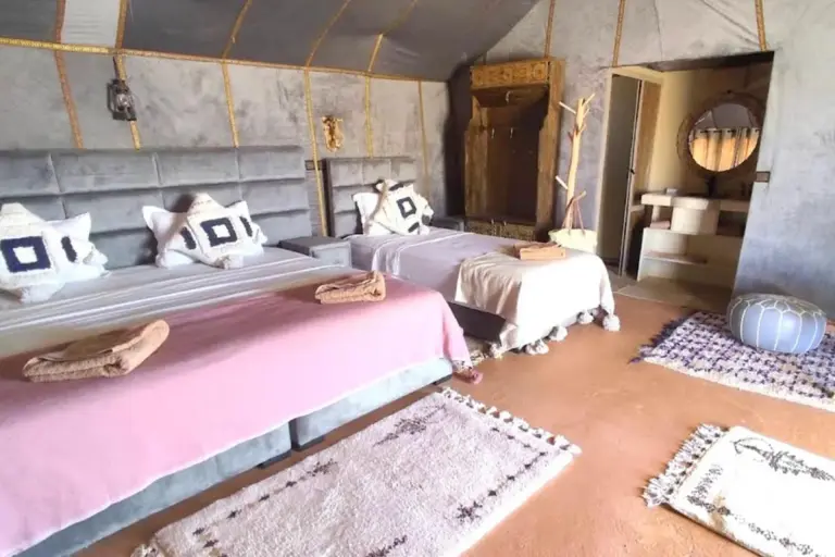 Ein weiteres luxuriöses Zelt-Schlafzimmer im Unique Luxury Camp