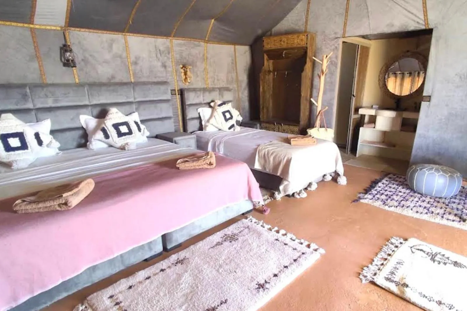 Ein weiteres luxuriöses Zelt-Schlafzimmer im Unique Luxury Camp
