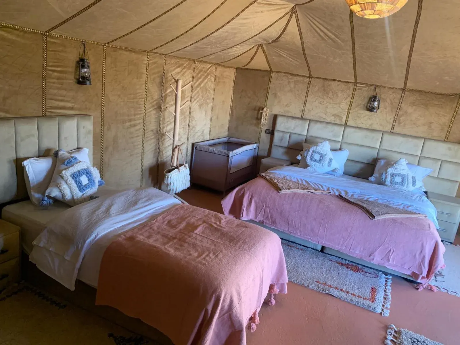 Zeltanordnung im Unique Luxury Camp Merzouga