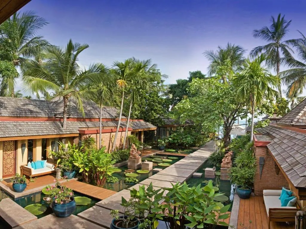Belle vue sur le jardin à la villa Upni Duniya à Koh Samui