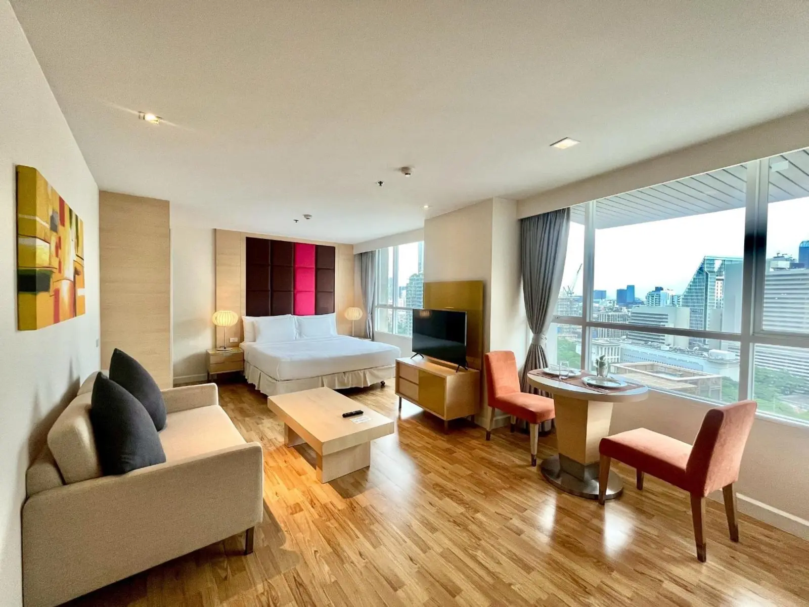 Urbana Langsuan Hotel spacious guest room