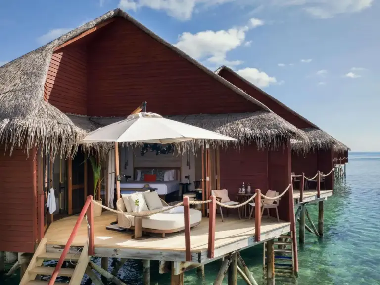 Extérieur de la villa sur pilotis V Villas Maldives à Mirihi - MGallery Collection