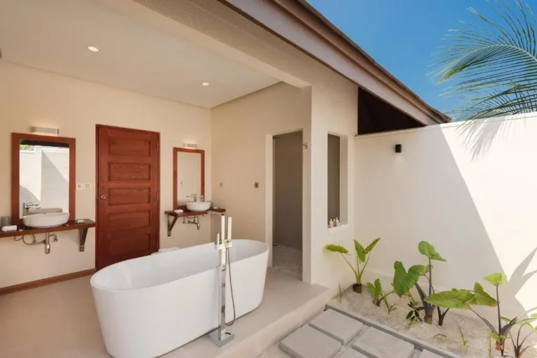Badezimmer mit Badewanne im VARU by Atmosphere