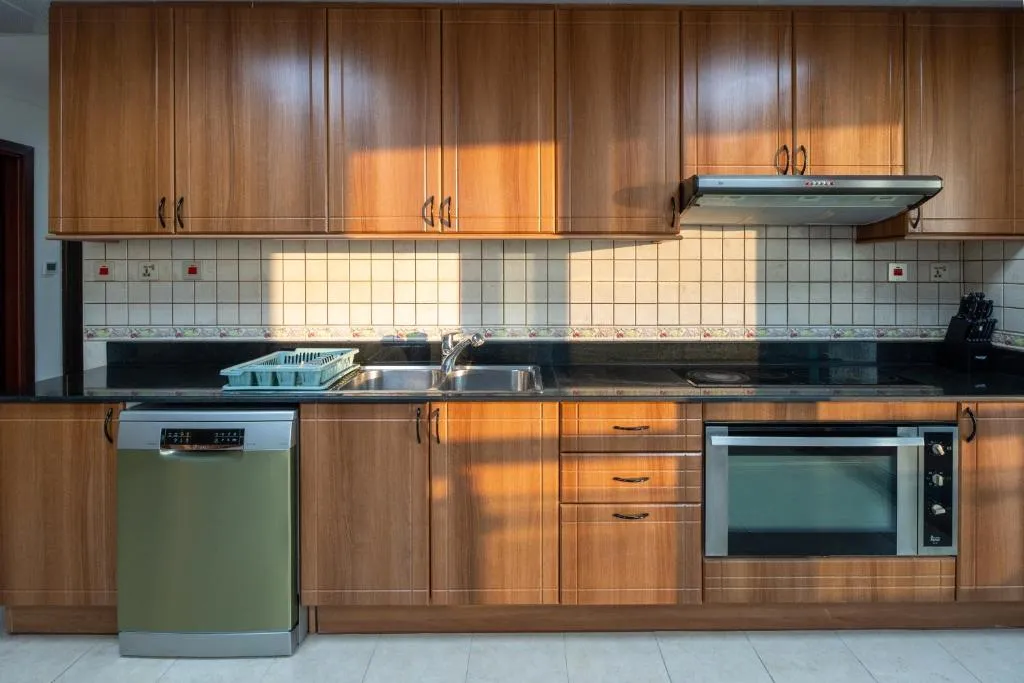 Modern kitchen in Veer Apartments, Dubai
