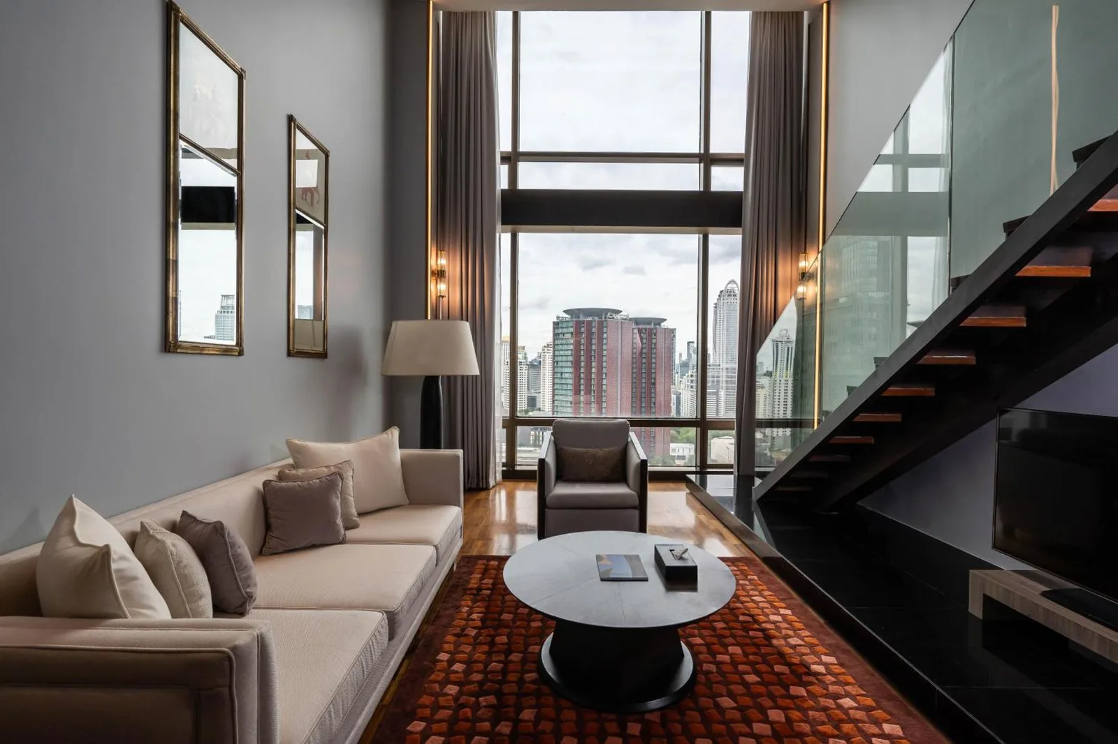 Wohnzimmer der Duplex Suite im VIE Hotel Bangkok - MGallery Collection