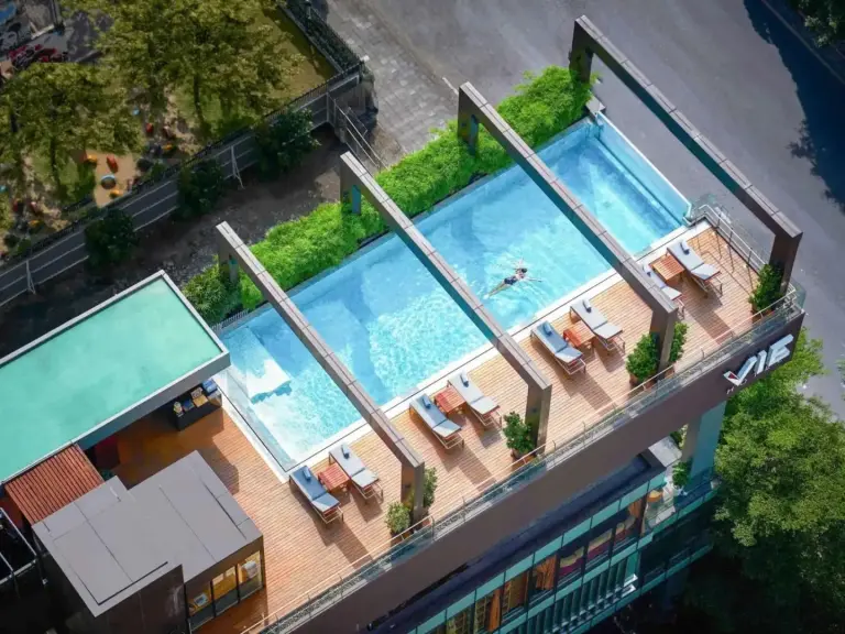 Infinity-Pool im VIE Hotel Bangkok - MGallery Collection