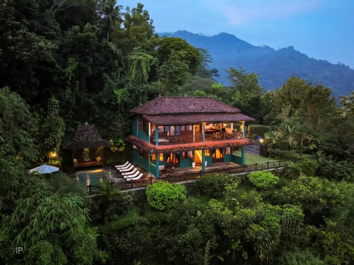 Villa Borobudur Resort green retreat