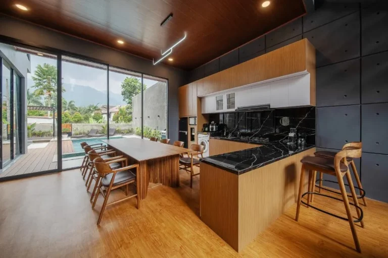 Dining area in Villa Camilia Puncak