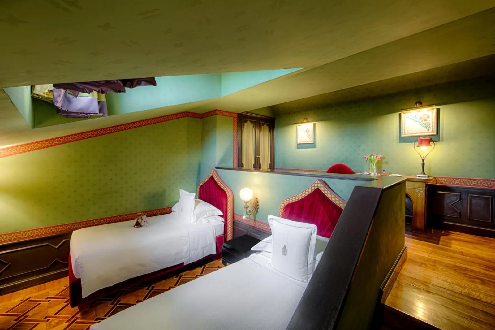 Villa Cora cozy sleeping area in Florence