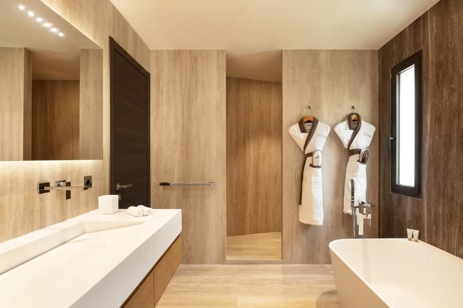 Villa Cosy elegant bathroom with luxurious finishes in Saint-Tropez