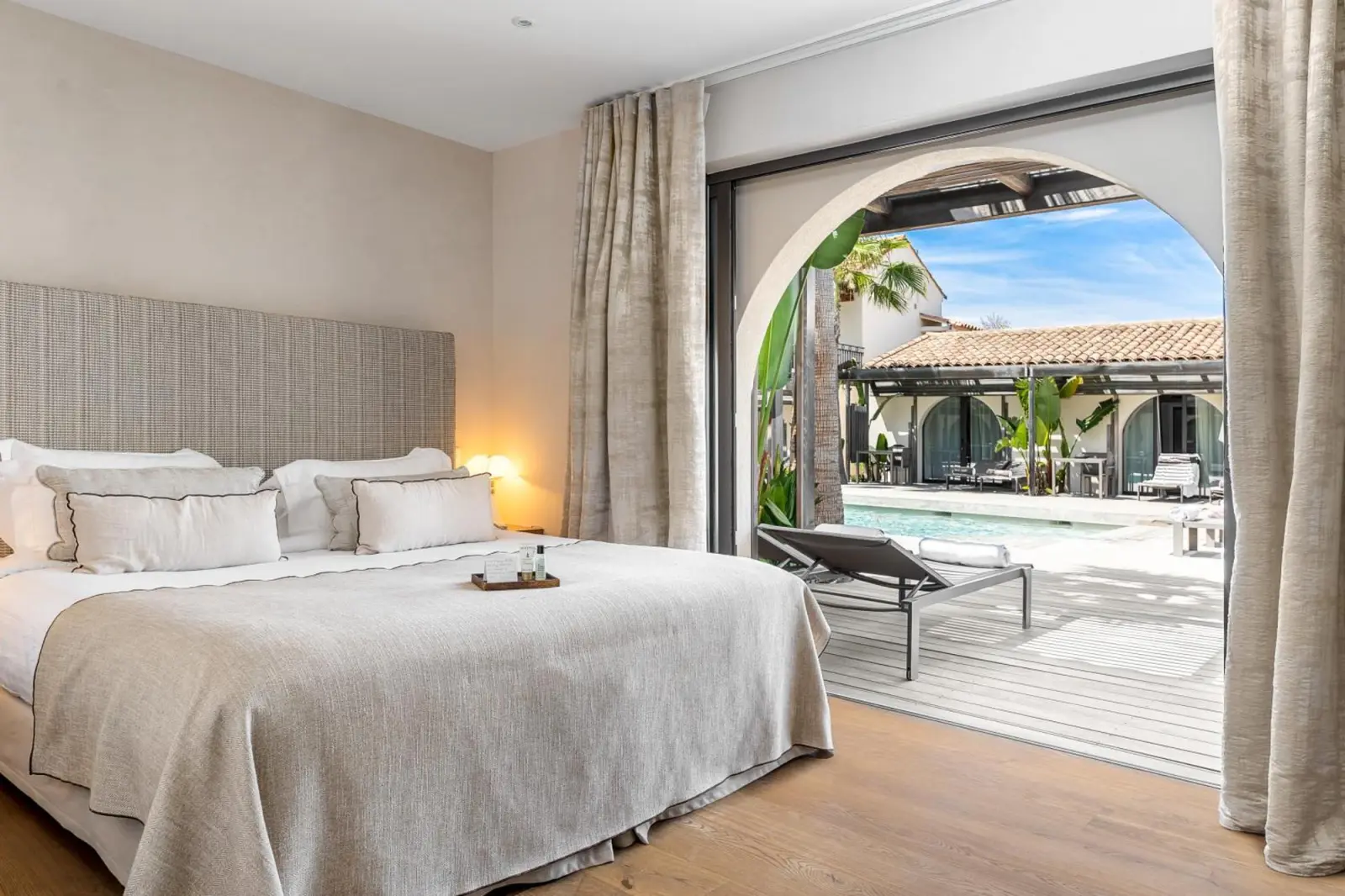 Villa Cosy guest room with views to the pool in Saint-Tropez