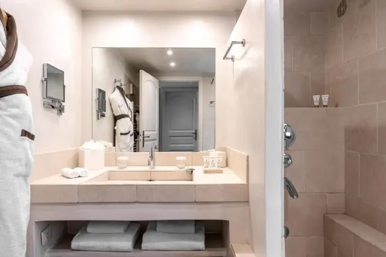 Villa Cosy luxury bathroom with spa-like features in Saint-Tropez