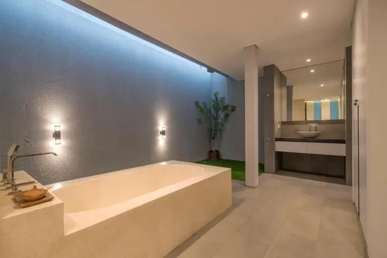Villa DeDayuh Seminyak outdoor bathtub