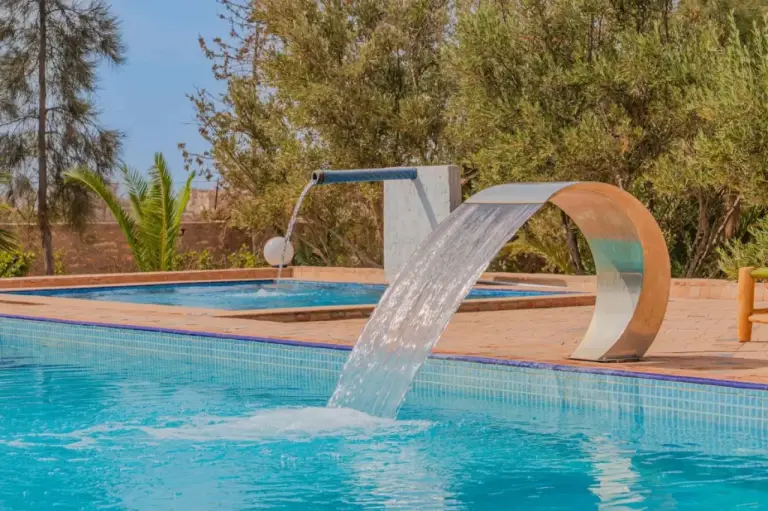 Elemento acuático de la piscina de Villa des Paons Essaouira