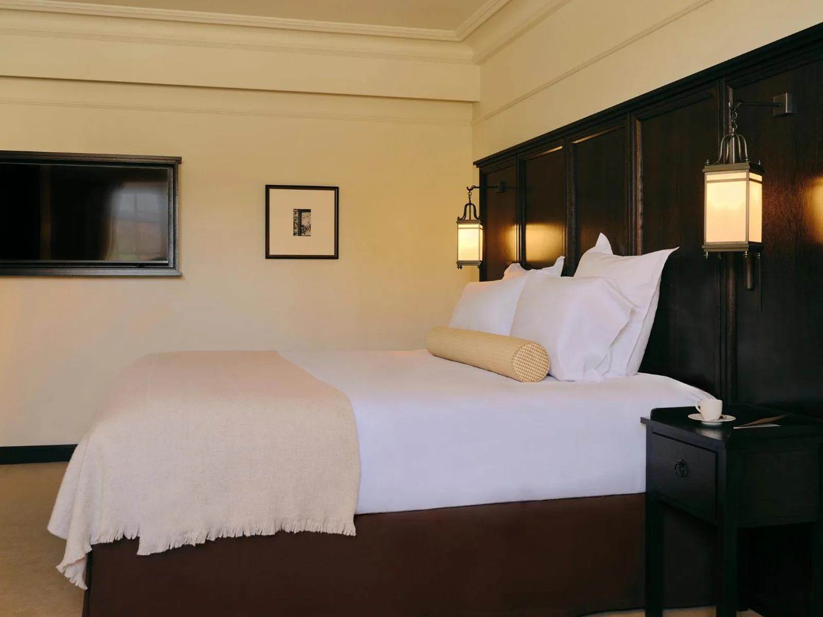 Villa Florentine, A Beauvallon Hotel & Spa – Lyon, France hotel – a bathroom with a sink and a shower at Villa Florentine