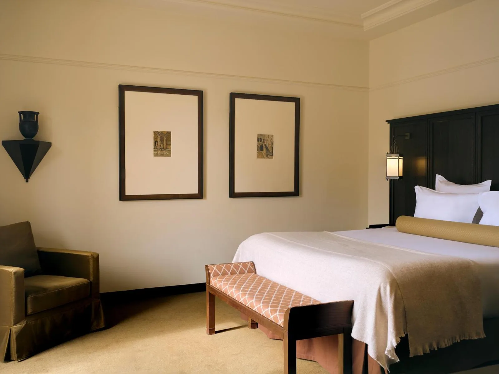 Villa Florentine, A Beauvallon Hotel & Spa – Lyon, France hotel – a bedroom with a large bed with white pillows at Villa Florentine