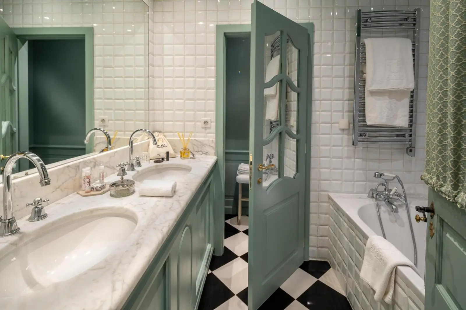 Villa Gallici Hôtel & Spa luxurious bathroom
