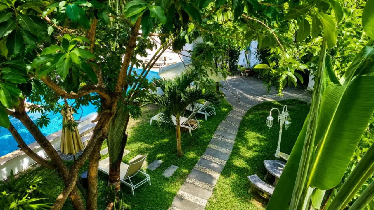 Tropical garden path and pool area at Villa Giacomelli Samui in Koh Samui.