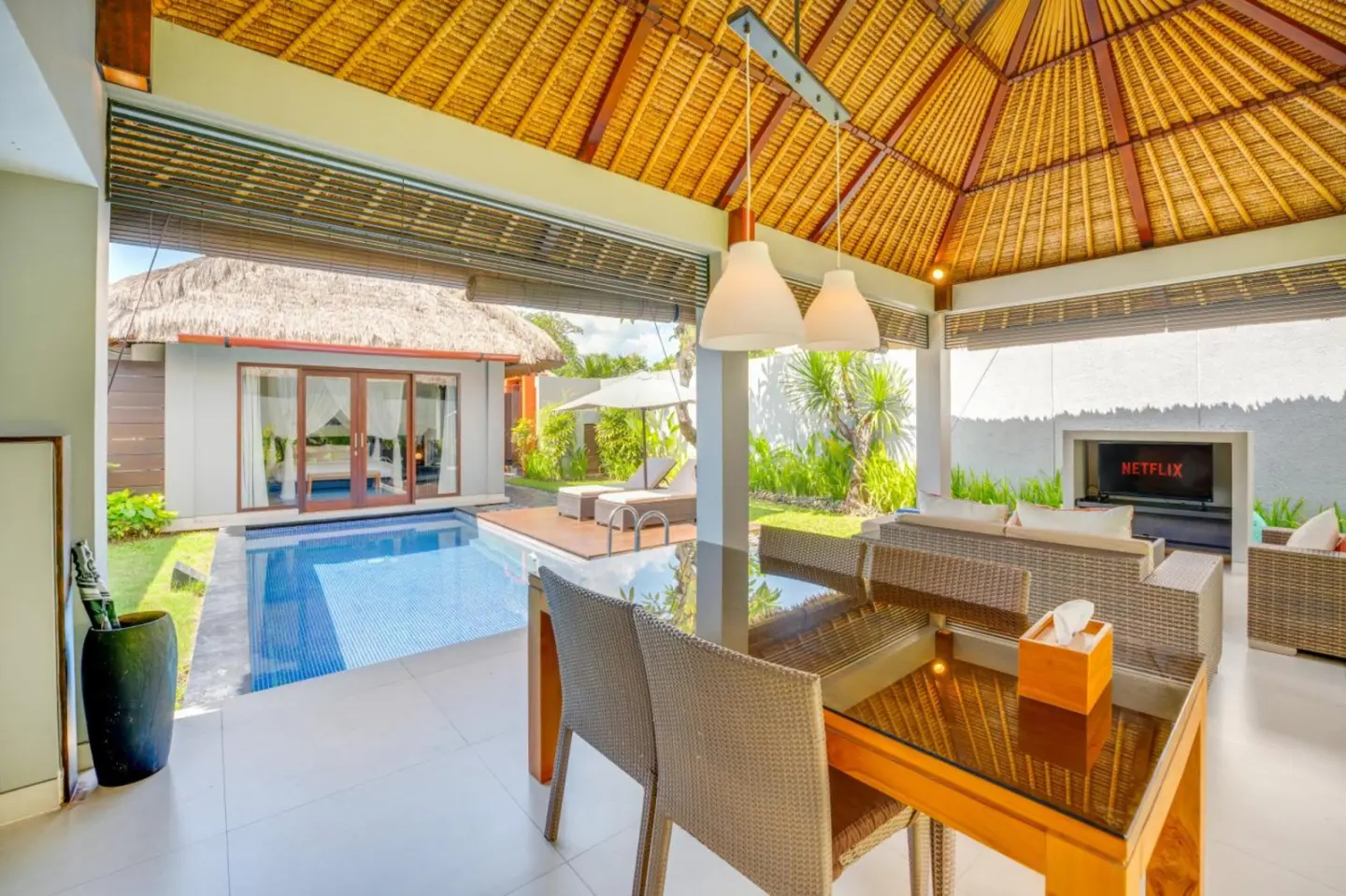 Dining and lounge area at Villa Jerami & Spa