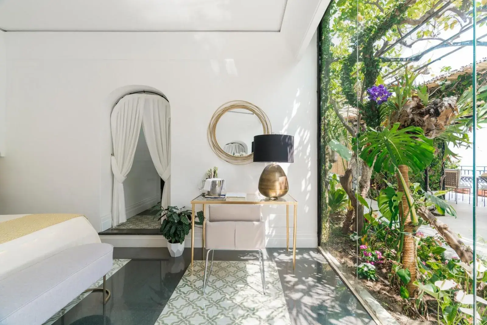 Quiet corner of the room in Villa Magia