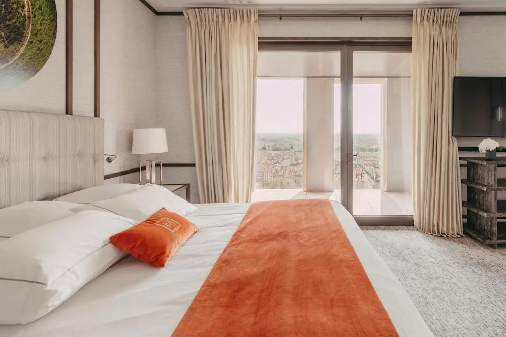 Bedroom with city view at Villa Maïa in Lyon