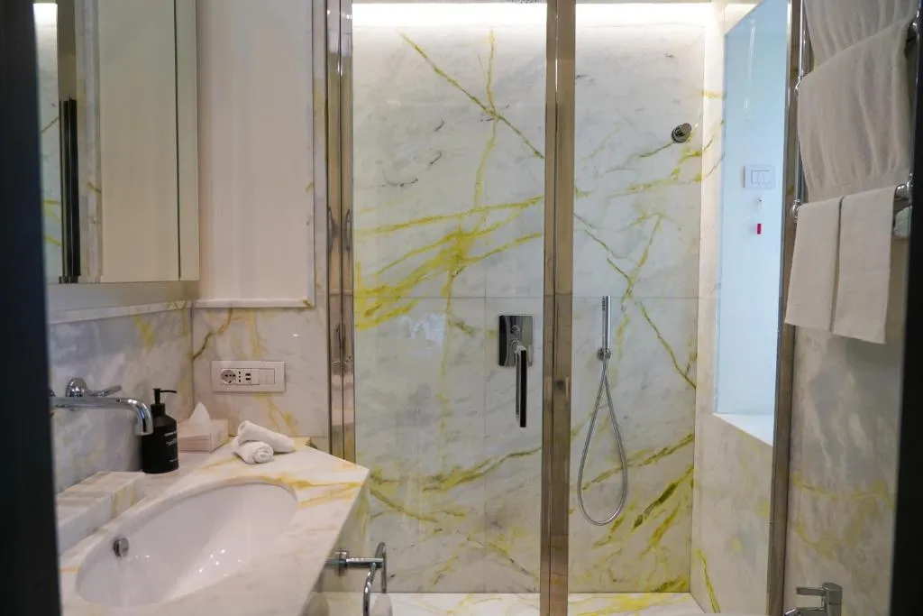 Impresionante baño en Villa Marina Capri - Preferred Hotels & Resorts