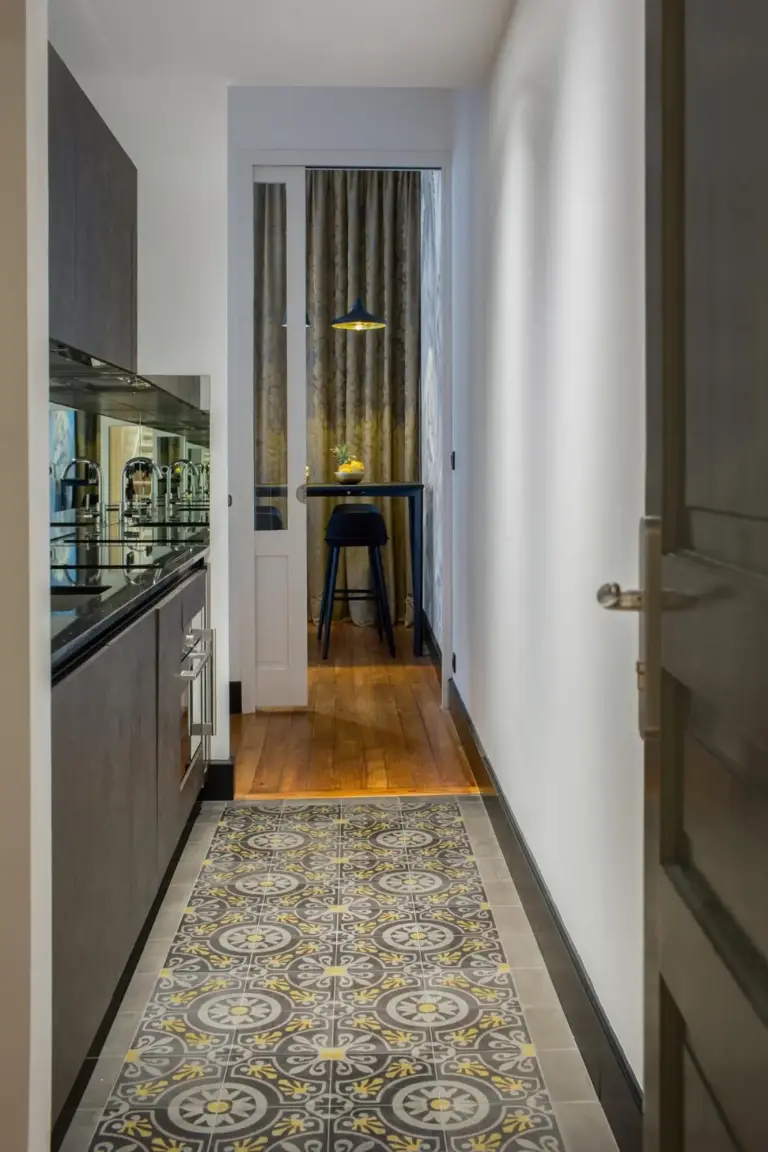 Couloir de la cuisine à Villa Reale à Bordeaux