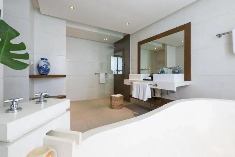 Salle de bain de luxe à Villa Samayra - Une villa avec piscine en bord de mer, Koh Samui