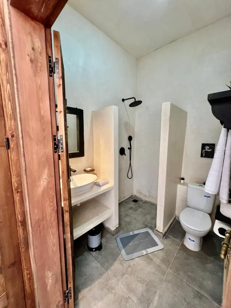 Functional bathroom at Villa Serinie in Essaouira