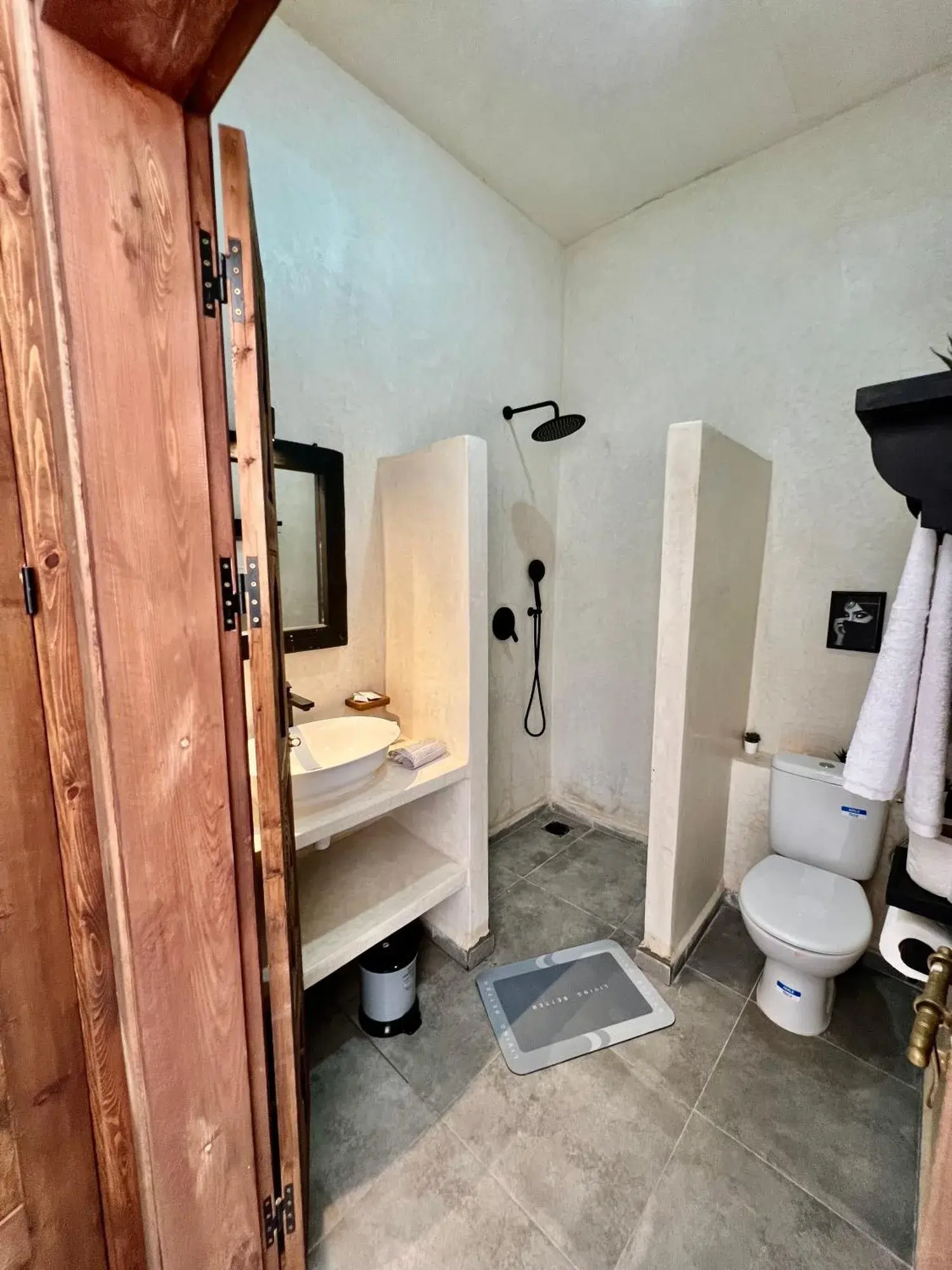 Functional bathroom at Villa Serinie in Essaouira