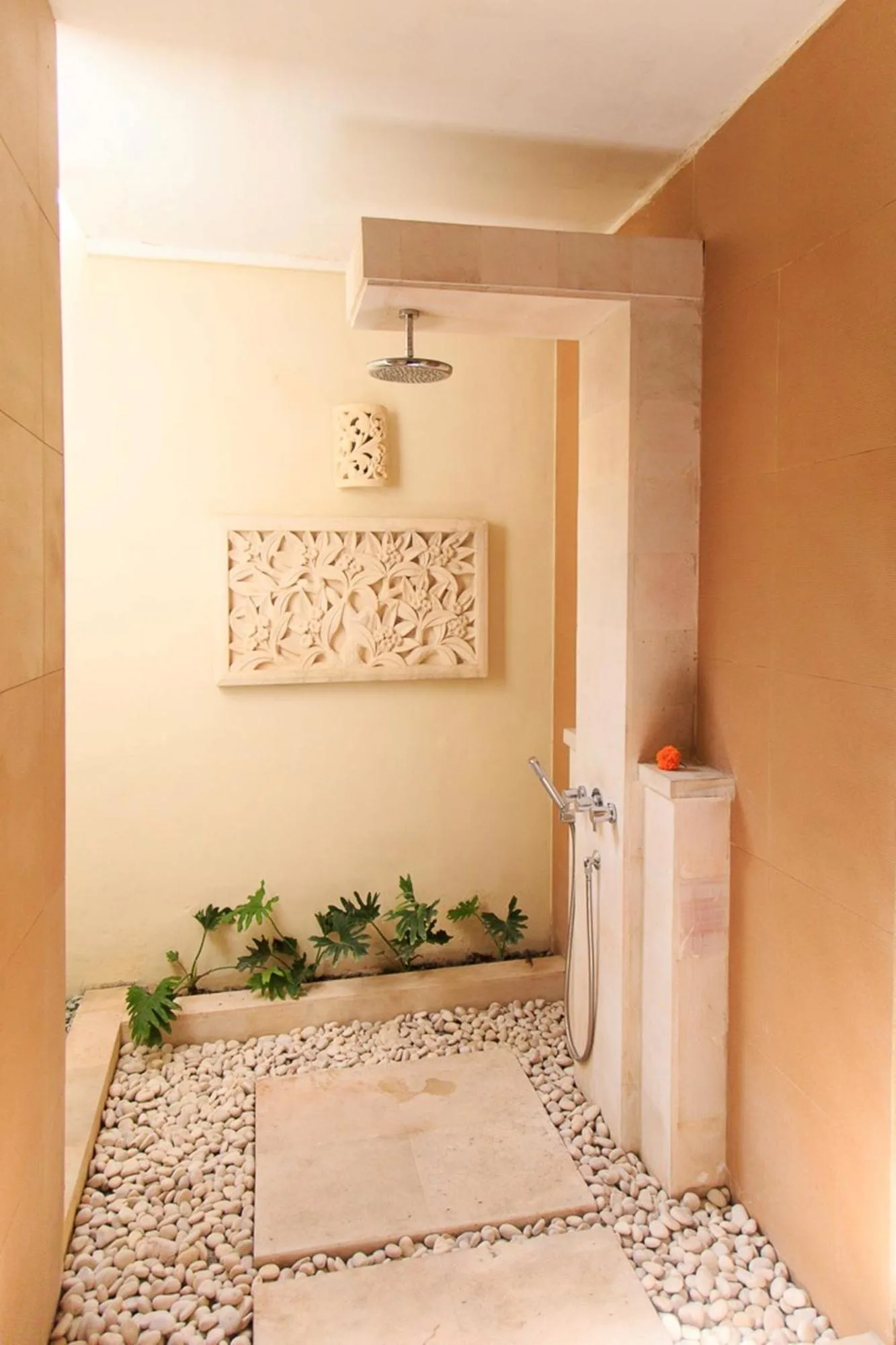Villa Seriska Seminyak, 5-Star Private Pool Villa, Walk to Dining & Shopping, in Seminyak