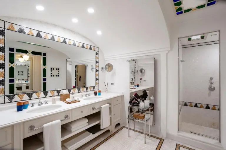Salle de bain de luxe à Villa Treville
