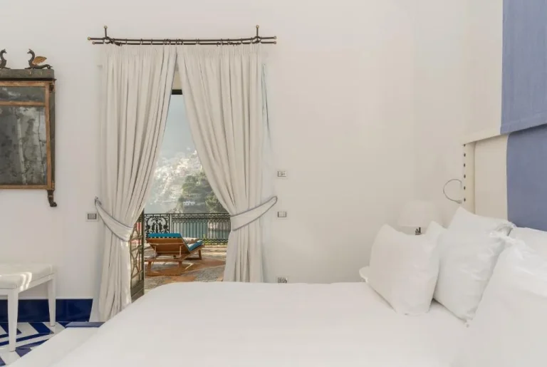 Chambre confortable avec vue à Villa Treville