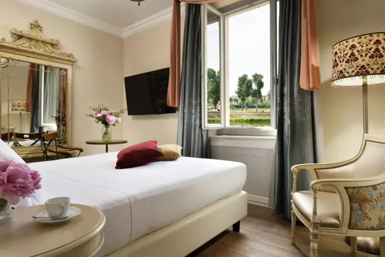 Klassisches Gästezimmer im Ville Sull'Arno mit elegantem Design in Florenz