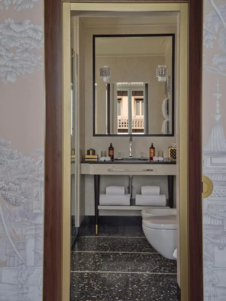 Bathroom view in Violino d'Oro Venezia, Venice