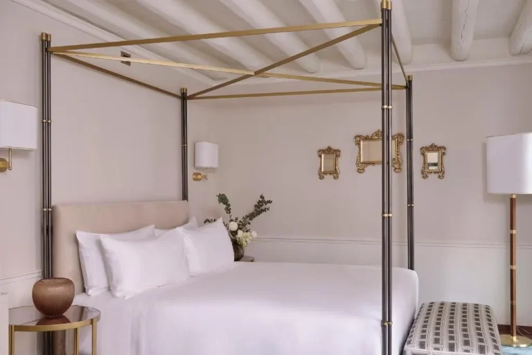 Canopy bedroom in Violino d'Oro Venezia, Venice