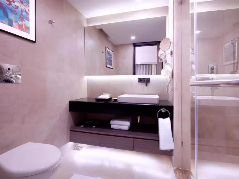 Modernes Badezimmer im Vivanta Kathmandu Hotel in Kathmandu