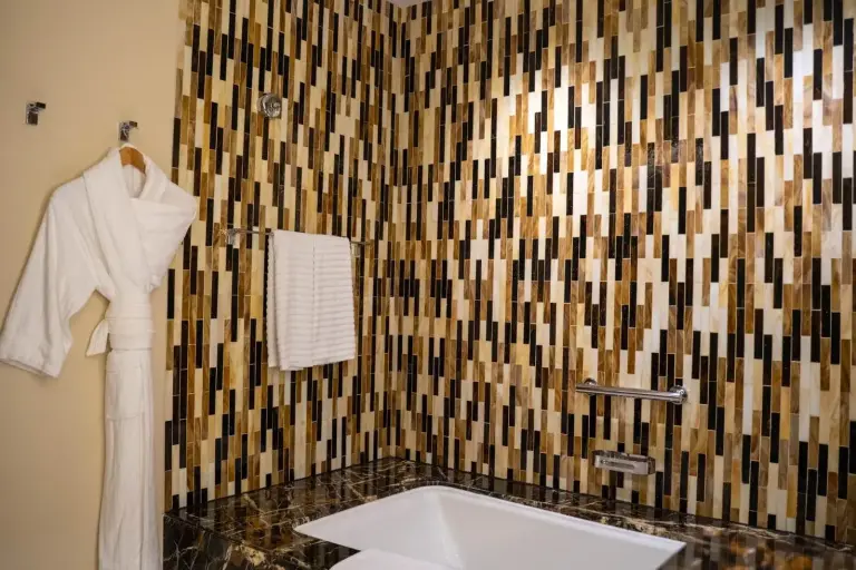 VOGO Abu Dhabi Golf Resort & Spa elegant bathroom