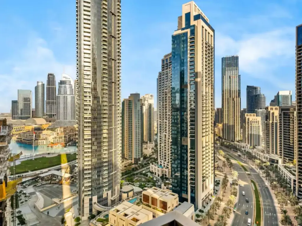 Vogue Vacation Homes, Downtown Burj Crown in der Nähe von Burj Khalifa und Dubai Mall, Drei-Zimmer plus Kinderzimmer Apartment mit großer Terrasse und Skylineblick, Zugang zu allen Annehmlichkeiten
