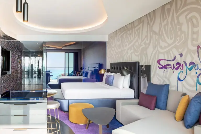 Dormitorio contemporáneo de W Dubai - The Palm