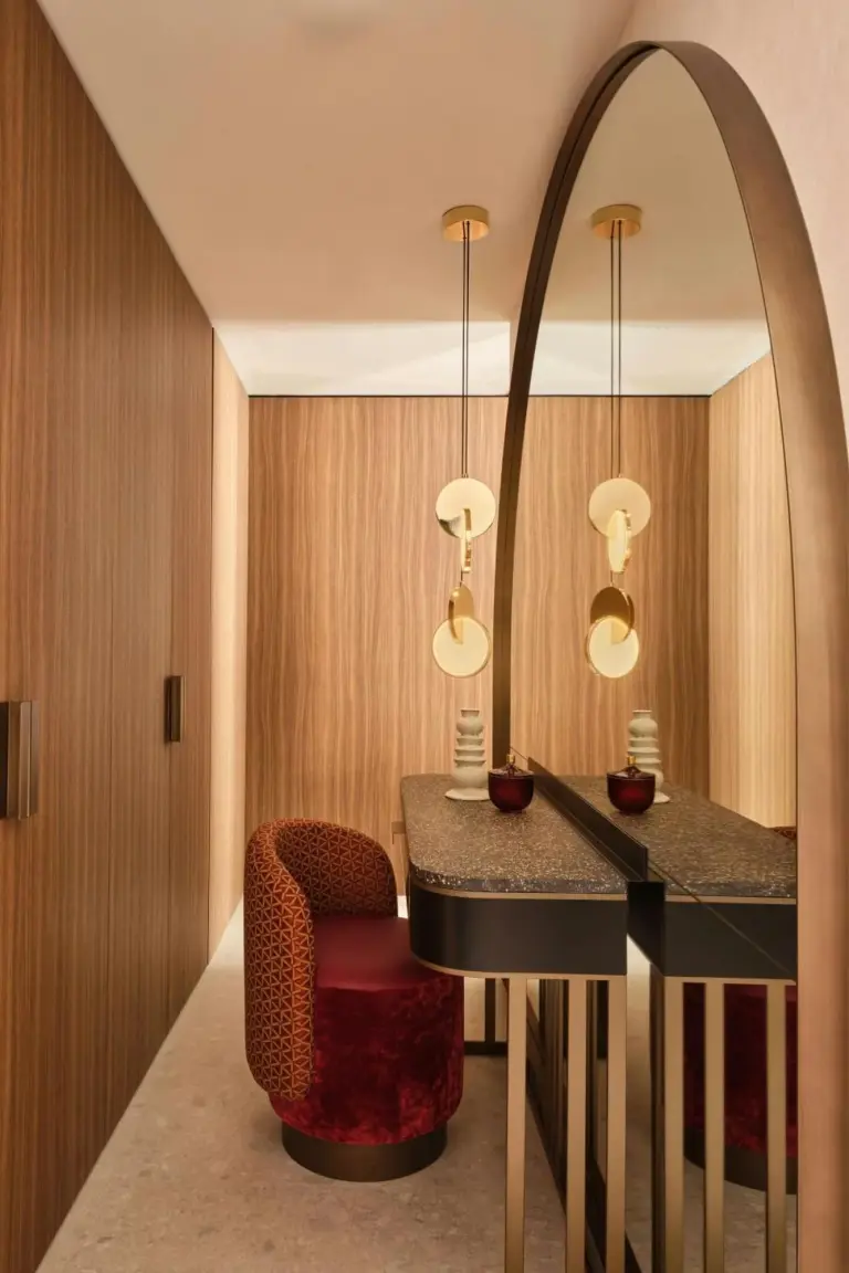 Espace de travail décoratif avec des miroirs à W Florence
