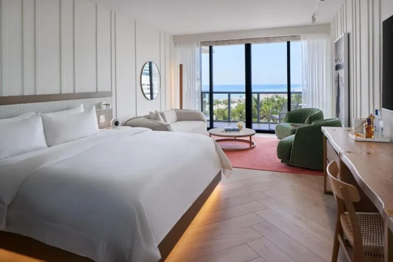 Habitación de huésped elegante en W South Beach