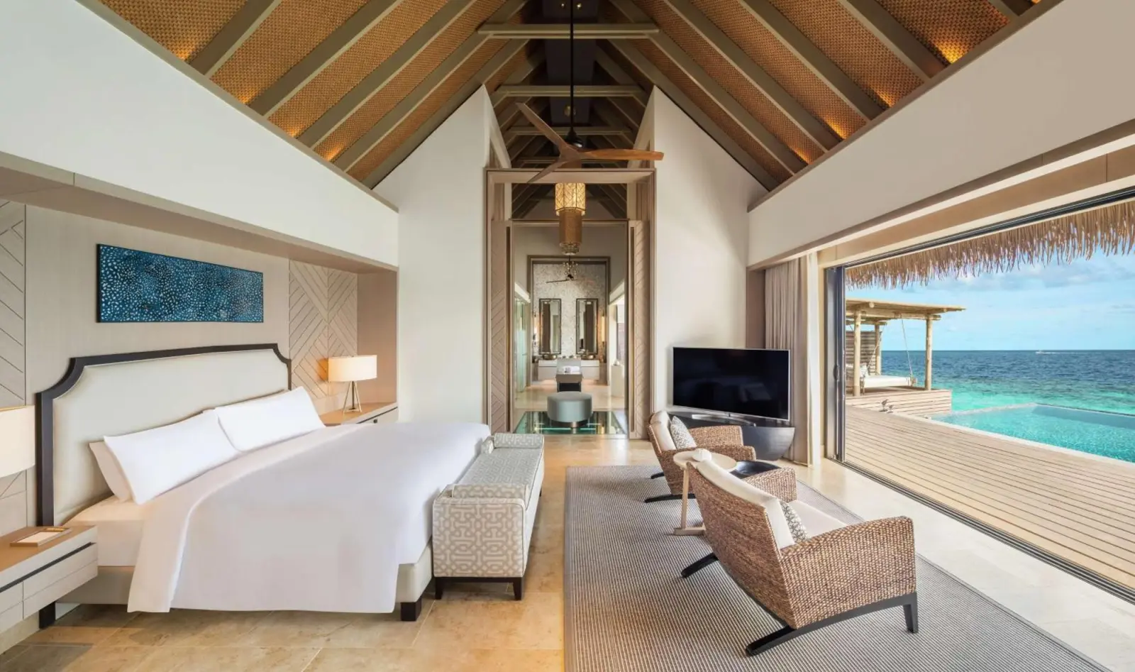 Luxuriöses Schlafzimmer im Waldorf Astoria Maldives Ithaafushi