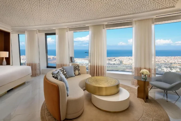Área de estar de una suite en Waldorf Astoria Rabat Salé