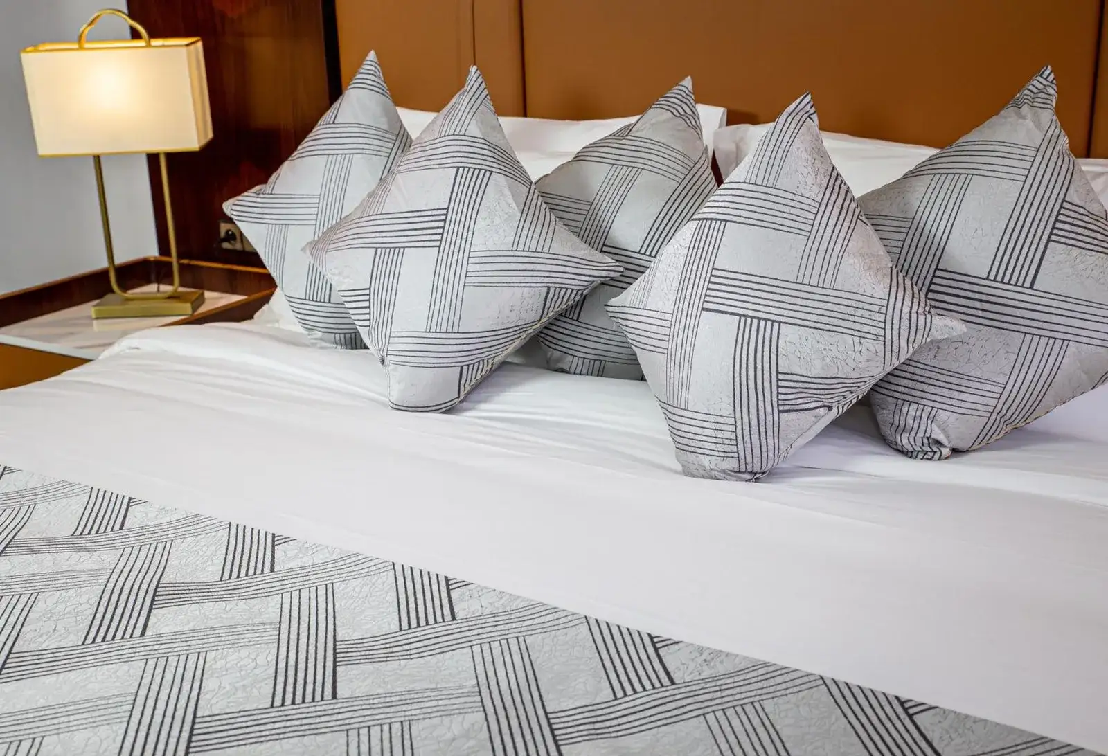Coussins décoratifs au Waves Aqua Resort à Kenitra